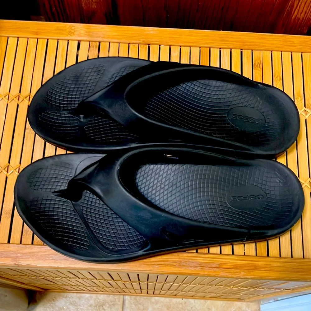 🖤🚶‍♂Oofos Black Toe Post Recovery Sandals Great Arch Support Sz M-13 W-15